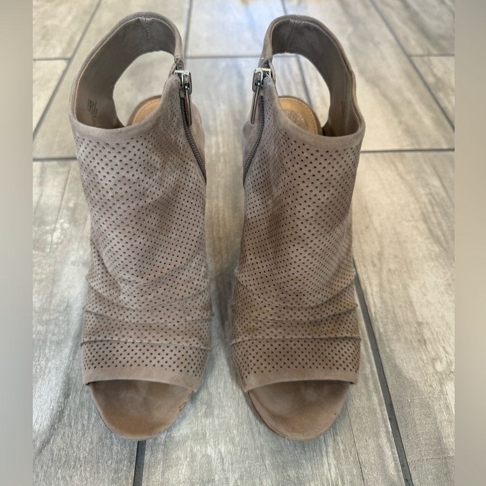 Vince Camuto suede peep toe heels